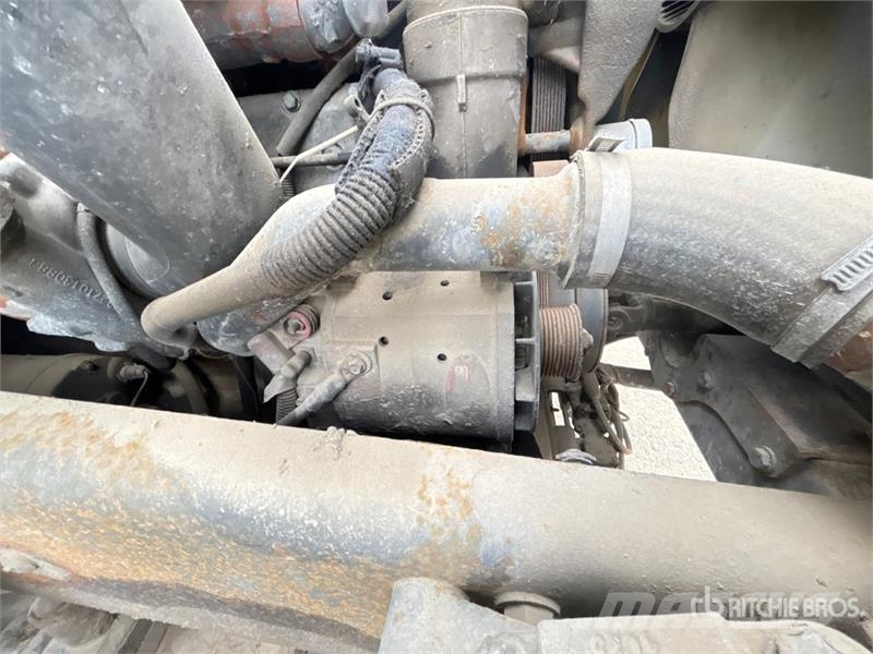 Sterling 6x4 Roll-Off Truck (Inoperable) Camiones portacubetas