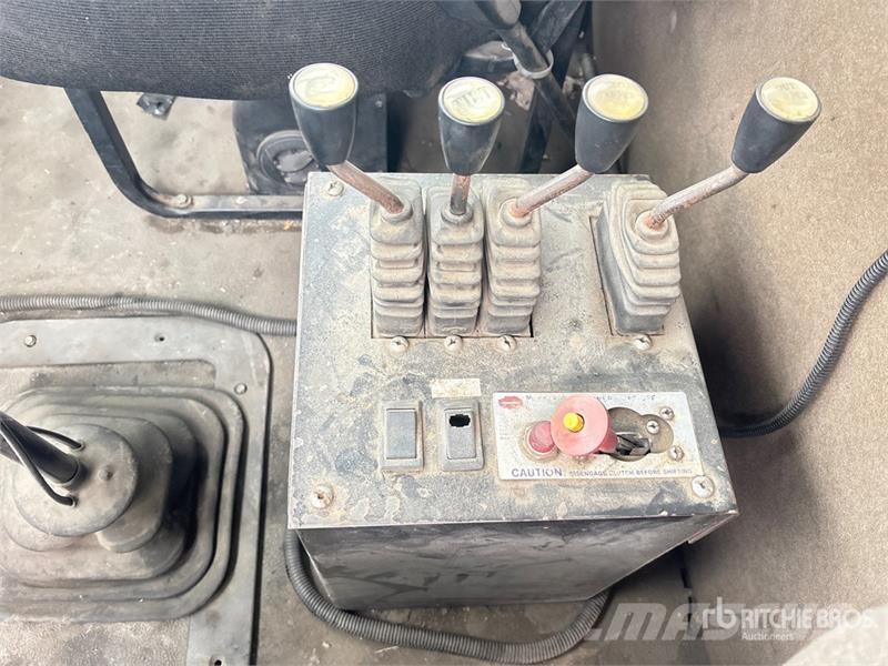 Sterling 6x4 Roll-Off Truck (Inoperable) Camiones portacubetas