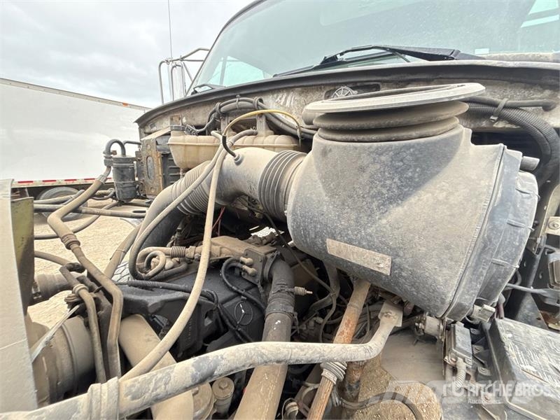 Sterling 6x4 Roll-Off Truck (Inoperable) Camiones portacubetas
