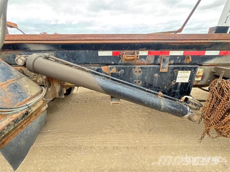 Sterling 6x4 Roll-Off Truck (Inoperable) Camiones portacubetas
