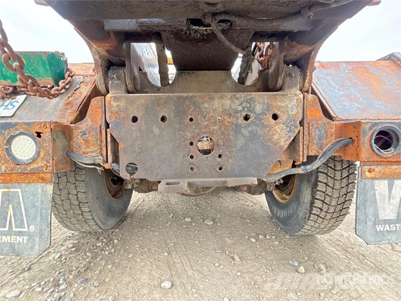Sterling 6x4 Roll-Off Truck (Inoperable) Camiones portacubetas