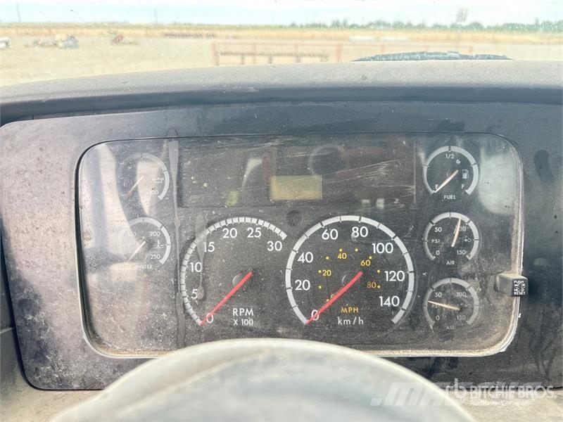 Sterling 6x4 Roll-Off Truck (Inoperable) Camiones portacubetas