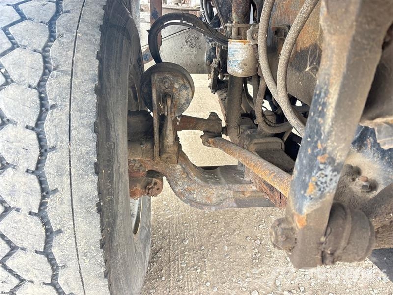 Sterling 6x4 Roll-Off Truck (Inoperable) Camiones portacubetas