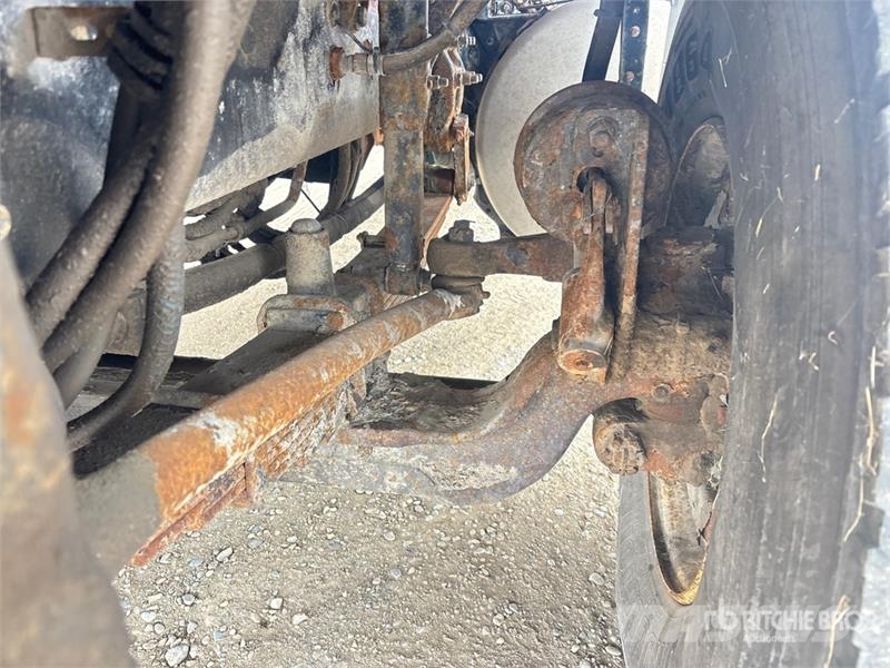 Sterling 6x4 Roll-Off Truck (Inoperable) Camiones portacubetas