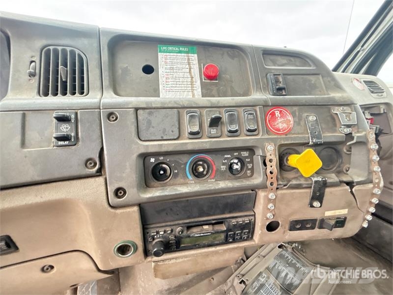 Sterling 6x4 Roll-Off Truck (Inoperable) Camiones portacubetas