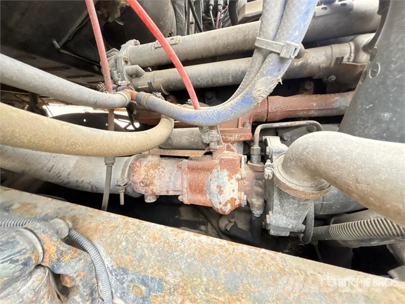 Sterling 6x4 Roll-Off Truck (Inoperable) Camiones portacubetas