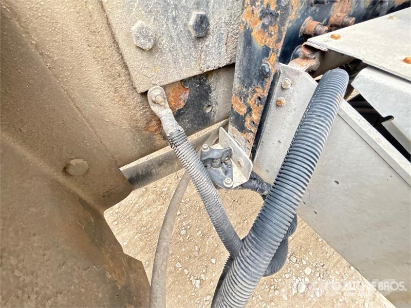 Sterling 6x4 Roll-Off Truck (Inoperable) Camiones portacubetas