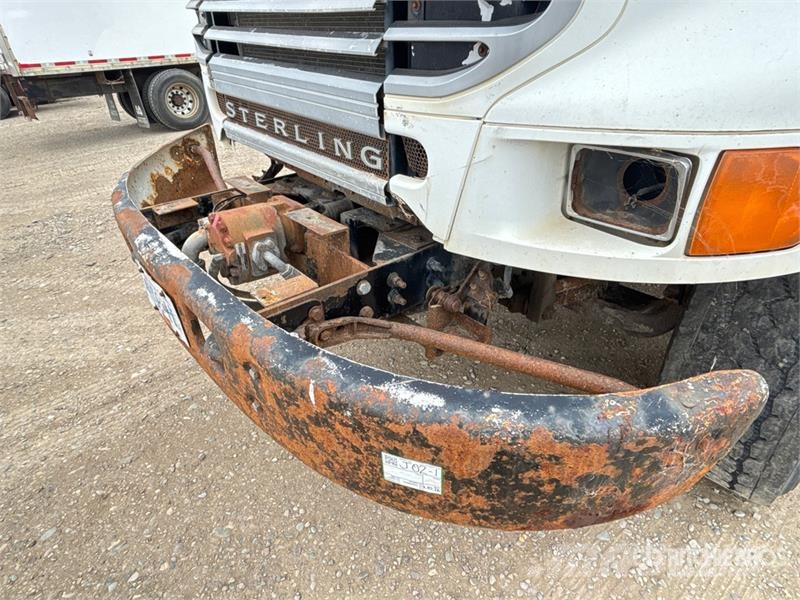Sterling 6x4 Roll-Off Truck (Inoperable) Camiones portacubetas