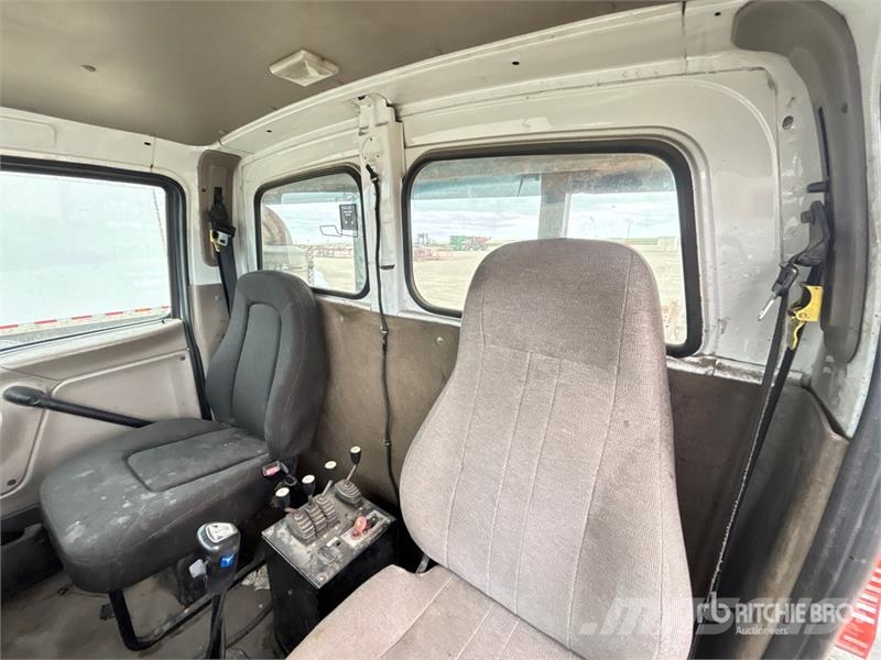 Sterling 6x4 Roll-Off Truck (Inoperable) Camiones portacubetas