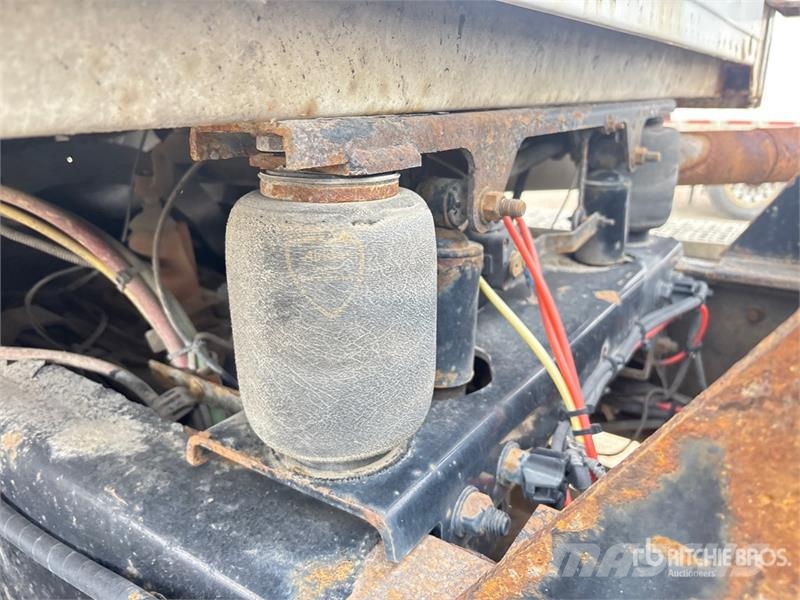 Sterling 6x4 Roll-Off Truck (Inoperable) Camiones portacubetas