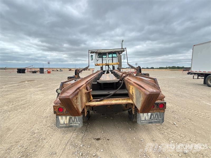 Sterling 6x4 Roll-Off Truck (Inoperable) Camiones portacubetas
