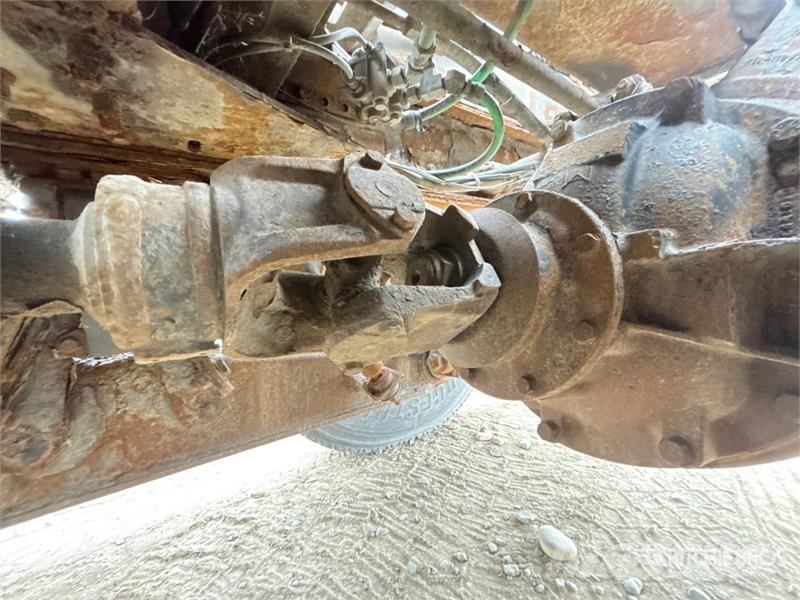 Sterling 6x4 Roll-Off Truck (Inoperable) Camiones portacubetas