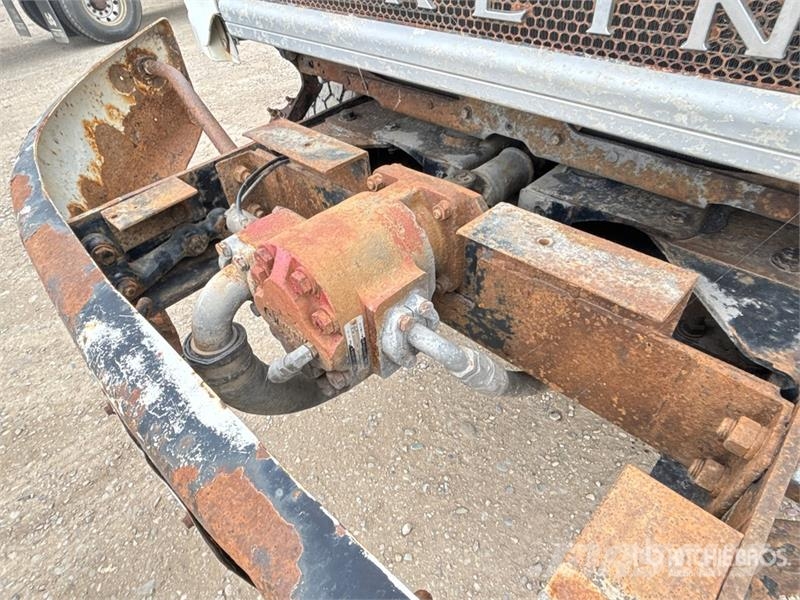 Sterling 6x4 Roll-Off Truck (Inoperable) Camiones portacubetas