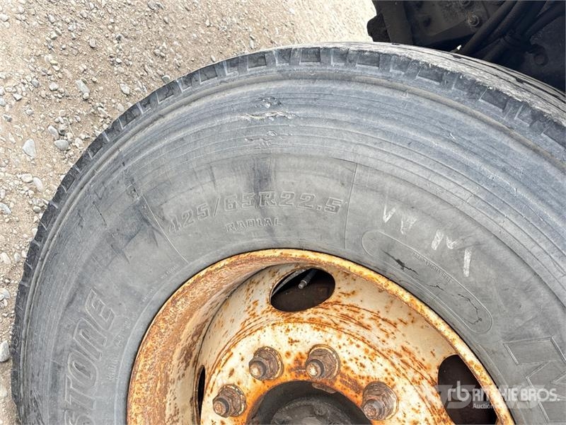 Sterling 6x4 Roll-Off Truck (Inoperable) Camiones portacubetas
