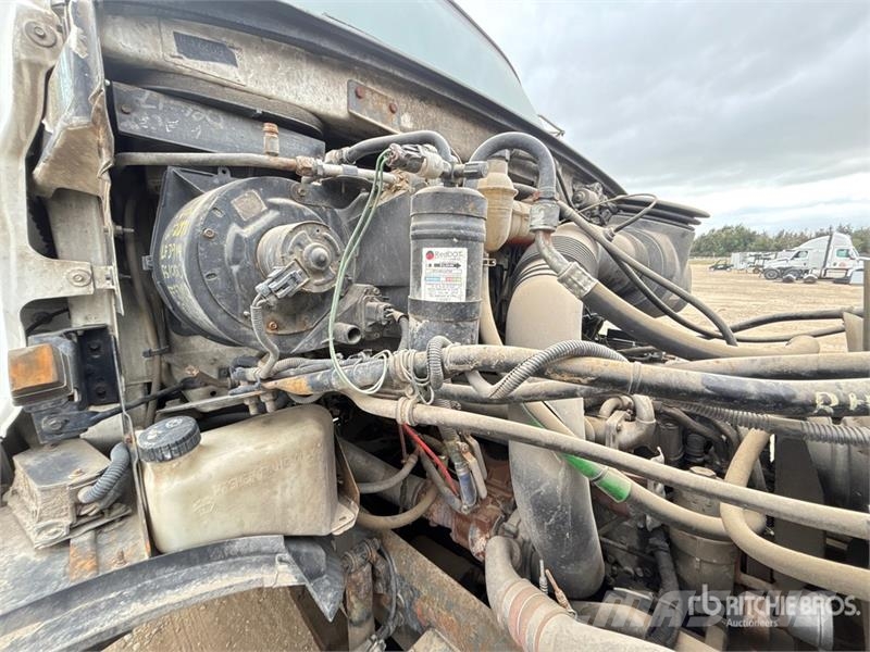 Sterling 6x4 Roll-Off Truck (Inoperable) Camiones portacubetas