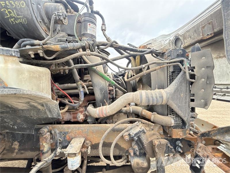 Sterling 6x4 Roll-Off Truck (Inoperable) Camiones portacubetas