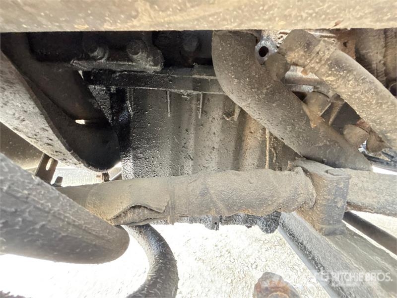 Sterling 6x4 Roll-Off Truck (Inoperable) Camiones portacubetas
