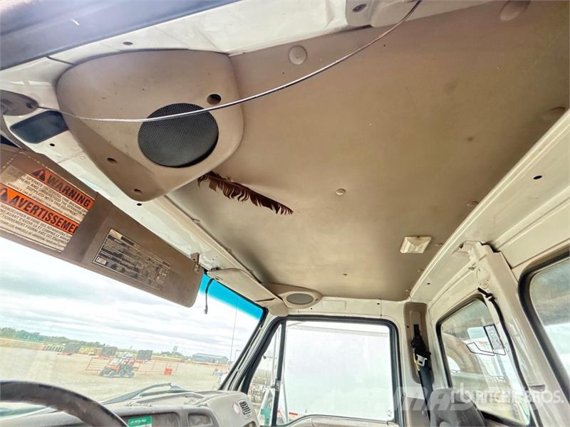Sterling 6x4 Roll-Off Truck (Inoperable) Camiones portacubetas