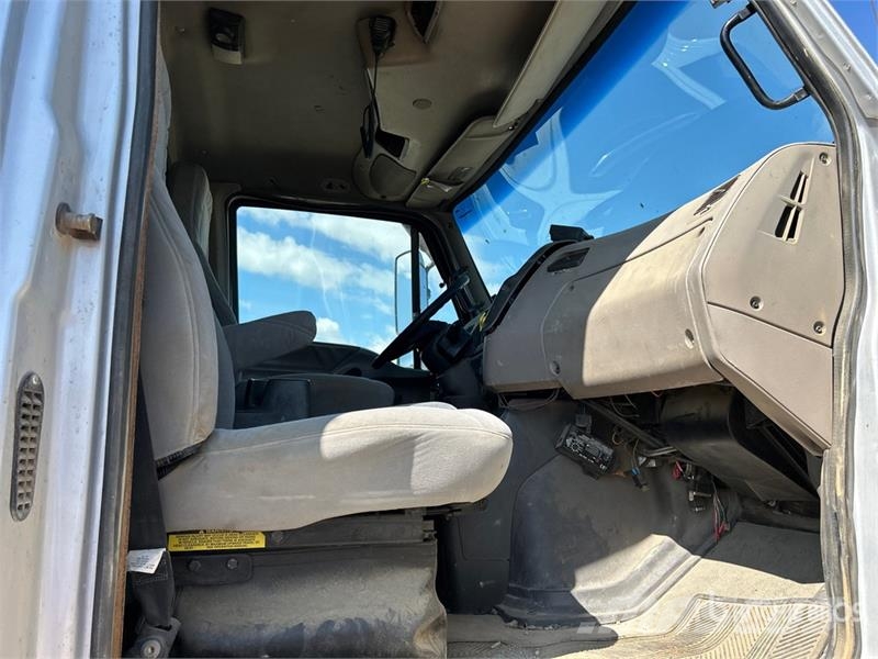Sterling 6x4 T/A Dump Truck شاحنات قلابة