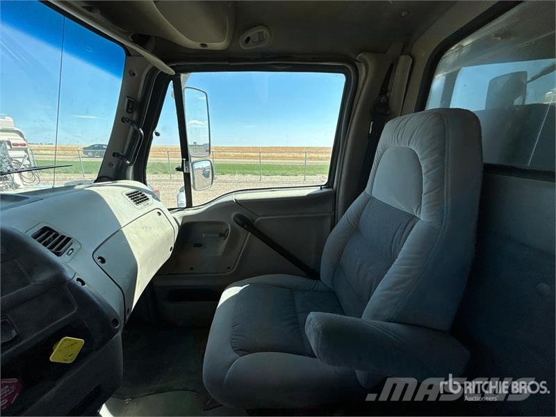 Sterling 6x4 T/A Dump Truck شاحنات قلابة