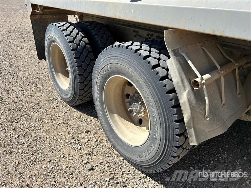 Sterling 6x4 T/A Dump Truck شاحنات قلابة