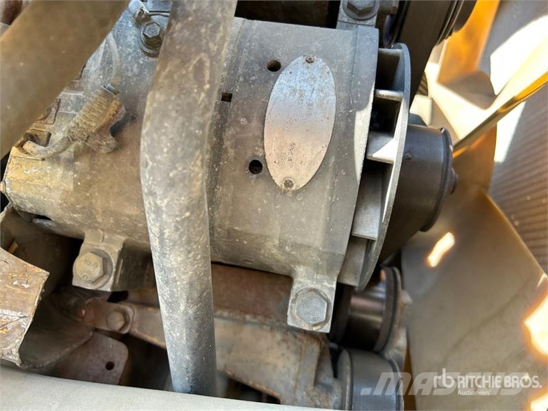 Sterling 6x4 T/A Dump Truck شاحنات قلابة