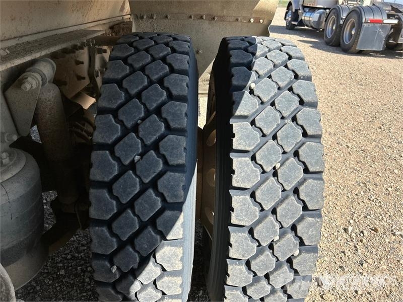 Sterling 6x4 T/A Dump Truck شاحنات قلابة