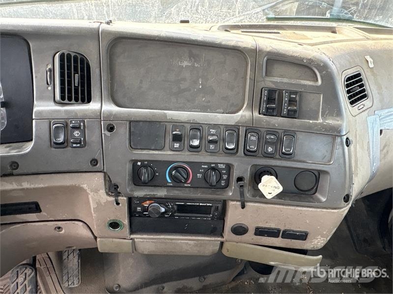 Sterling L8500 6x4 Cab and Chassis Kabine i unutrašnjost