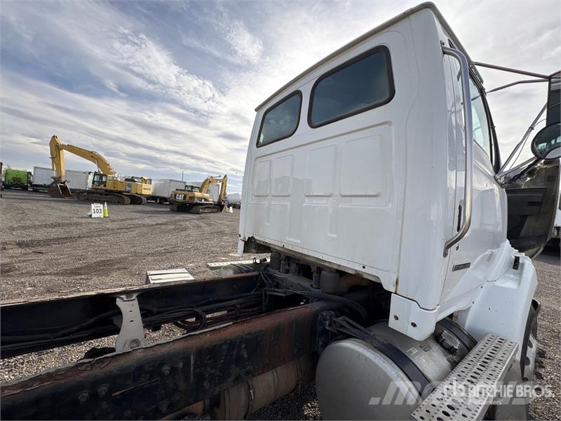Sterling L8500 6x4 Cab and Chassis Kabine i unutrašnjost