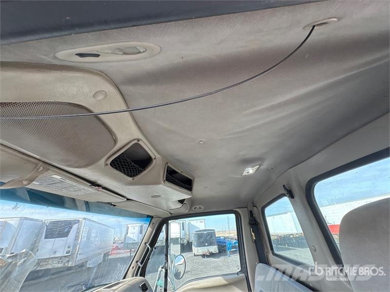 Sterling L8500 6x4 Cab and Chassis Kabine i unutrašnjost