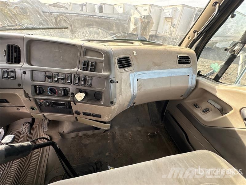 Sterling L8500 6x4 Cab and Chassis Kabine i unutrašnjost