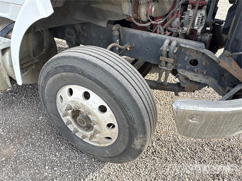 Sterling L8500 6x4 Cab and Chassis Kabine i unutrašnjost