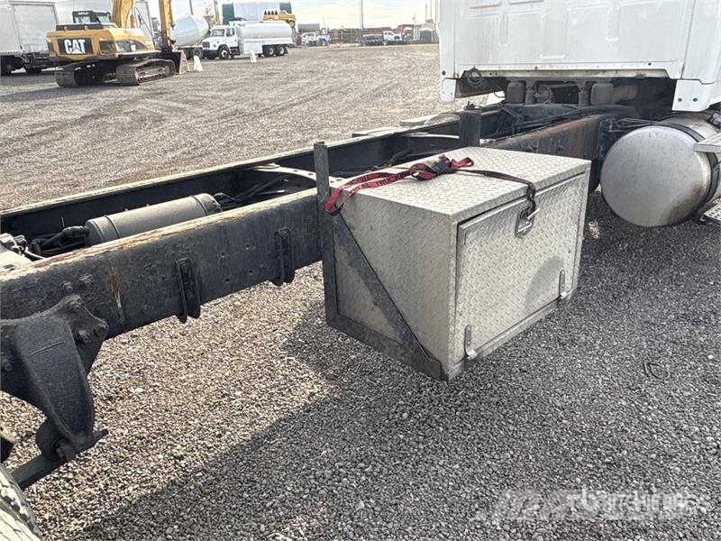 Sterling L8500 6x4 Cab and Chassis Kabine i unutrašnjost