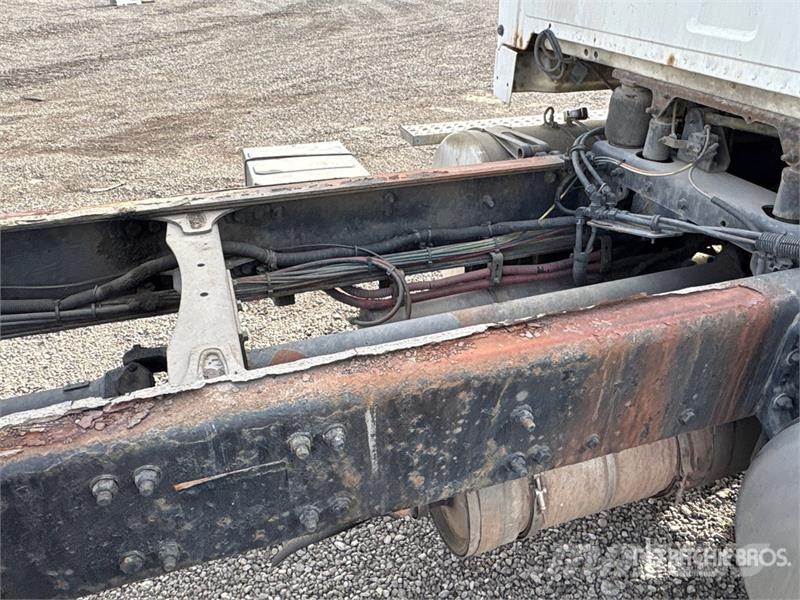 Sterling L8500 6x4 Cab and Chassis Kabine i unutrašnjost