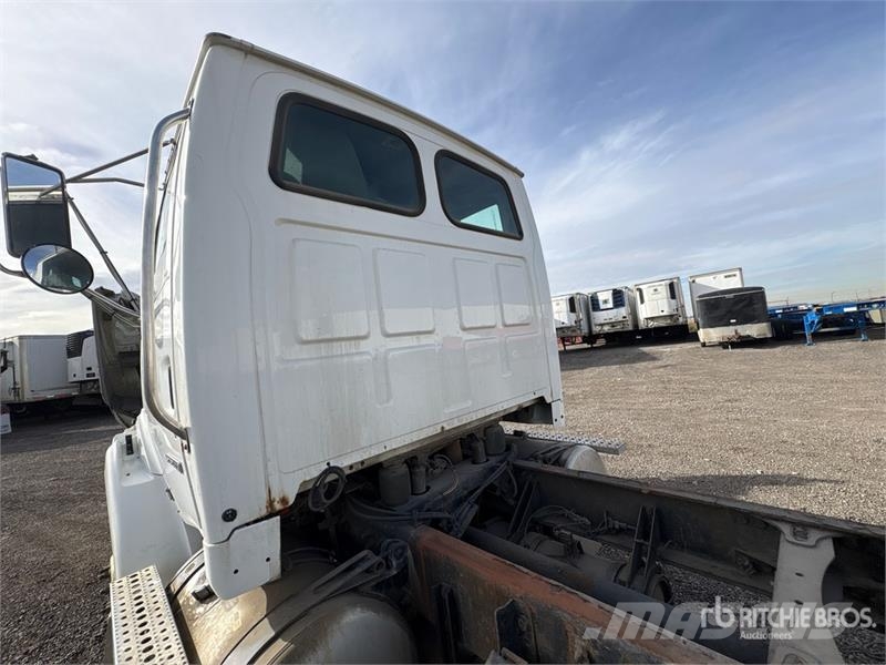 Sterling L8500 6x4 Cab and Chassis Kabine i unutrašnjost