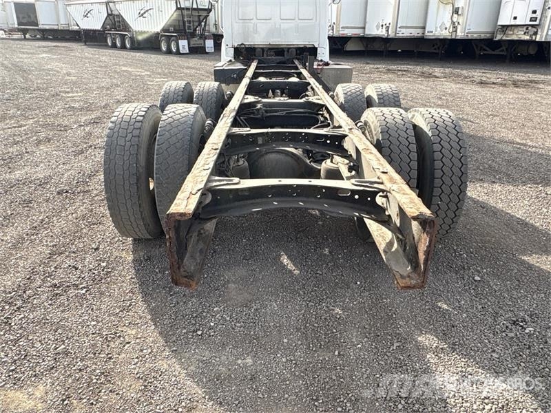 Sterling L8500 6x4 Cab and Chassis Kabine i unutrašnjost