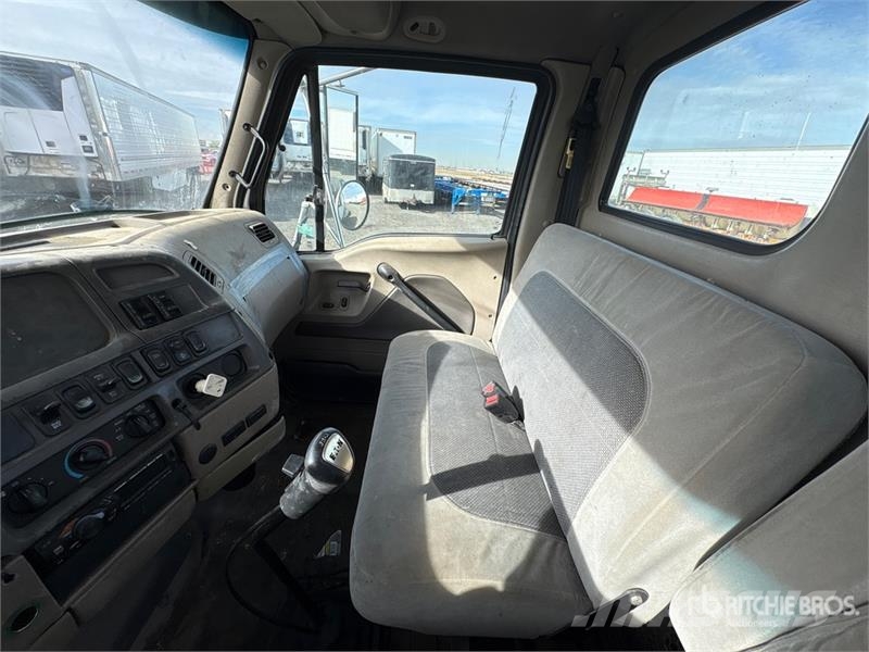 Sterling L8500 6x4 Cab and Chassis Kabine i unutrašnjost