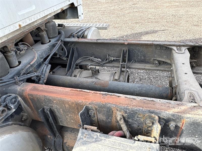Sterling L8500 6x4 Cab and Chassis Kabine i unutrašnjost