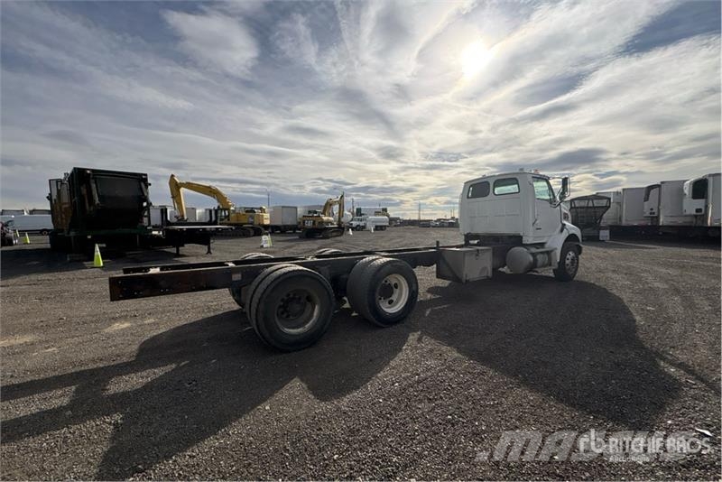 Sterling L8500 6x4 Cab and Chassis Kabine i unutrašnjost