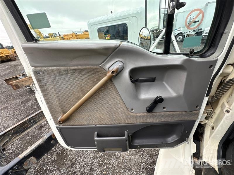 Sterling L8513 4x2 Service Truck Kommunalt / generelt kjøretøy
