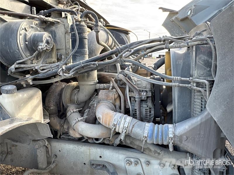 Sterling L9500 شاحنات خرسانة