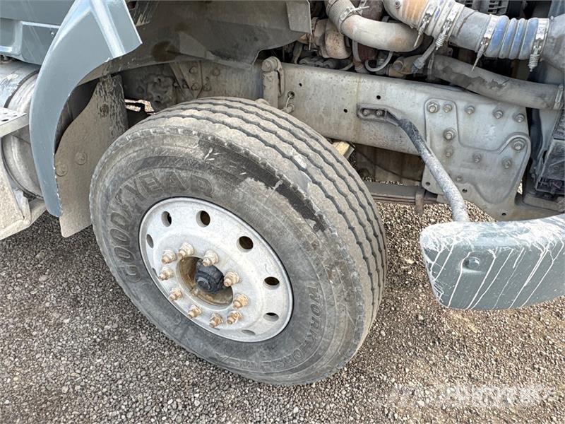 Sterling L9500 شاحنات خرسانة