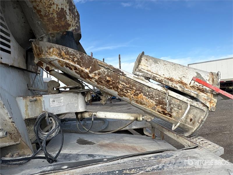 Sterling L9500 شاحنات خرسانة