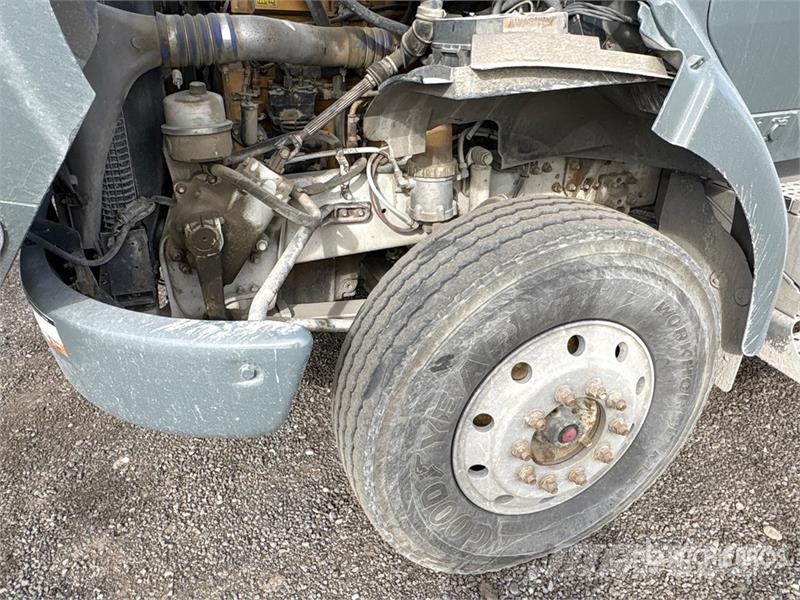 Sterling L9500 شاحنات خرسانة