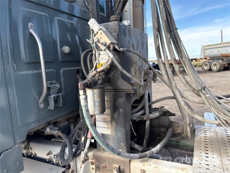 Sterling L9500 شاحنات خرسانة