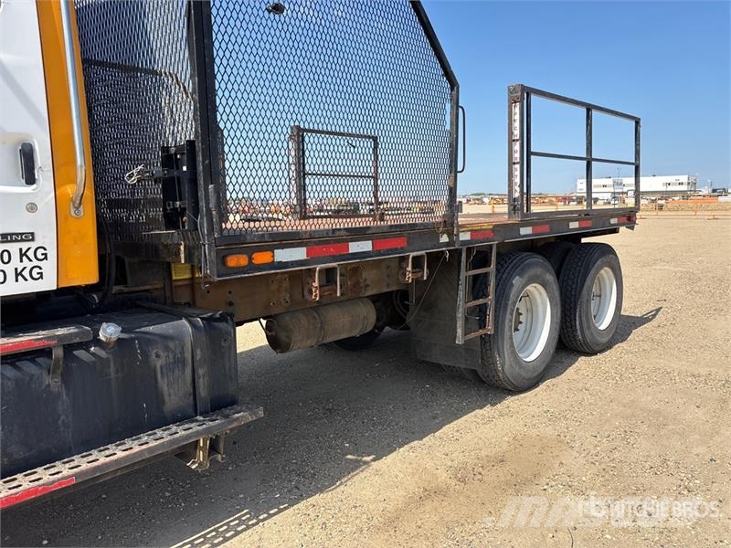 Sterling LT7500 شاحنات مسطحة/مفصلية الجوانب