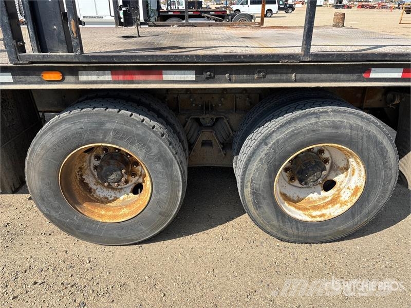 Sterling LT7500 شاحنات مسطحة/مفصلية الجوانب