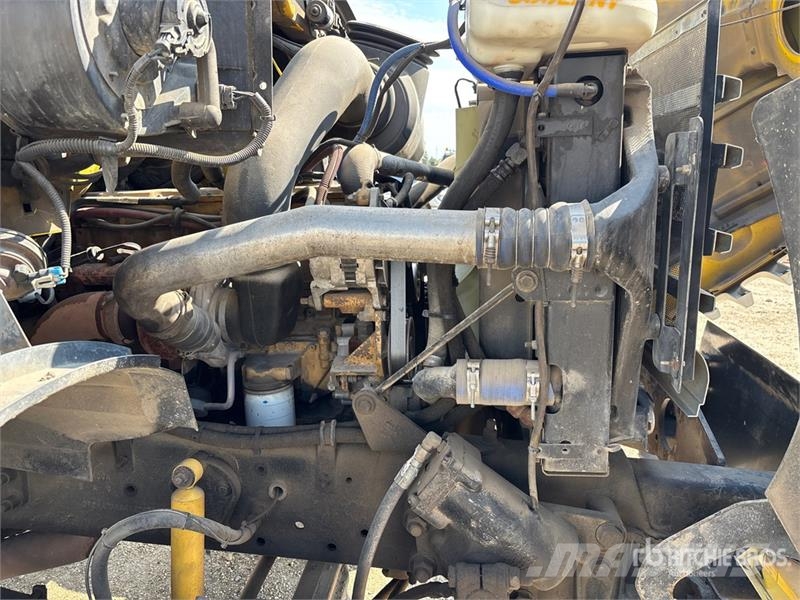 Sterling LT7500 شاحنات مسطحة/مفصلية الجوانب