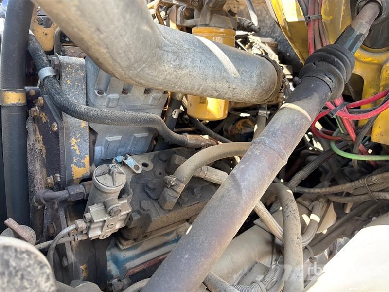 Sterling LT7500 شاحنات مسطحة/مفصلية الجوانب