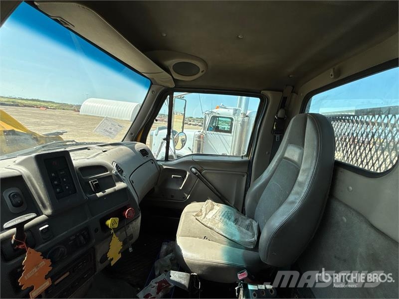 Sterling LT7500 شاحنات مسطحة/مفصلية الجوانب